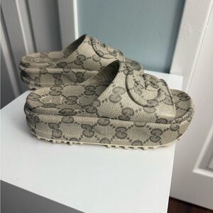 Gucci Authentic Size 7 Women’s Sandals Platform with Box, Dustbags & Receipt.